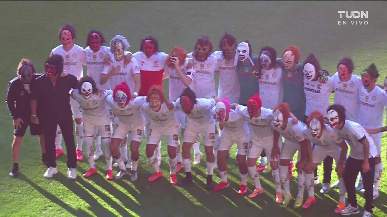¡Hallowen! Jugadores posan con máscaras antes del Atlas vs Toluca