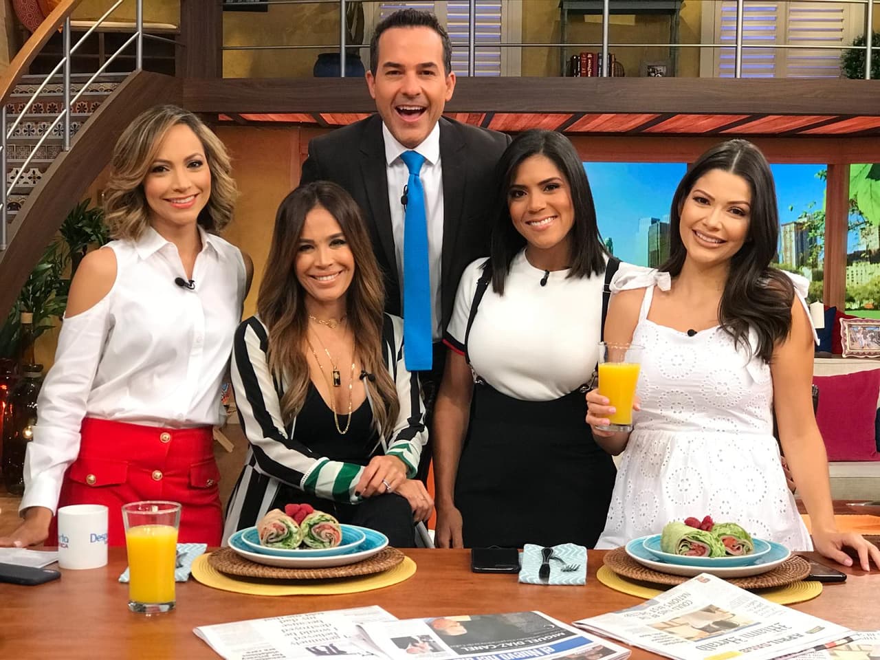 Y, por supuesto, también con sus compañeras. Ellas se ríen todas las mañanas de sus ocurrencias.