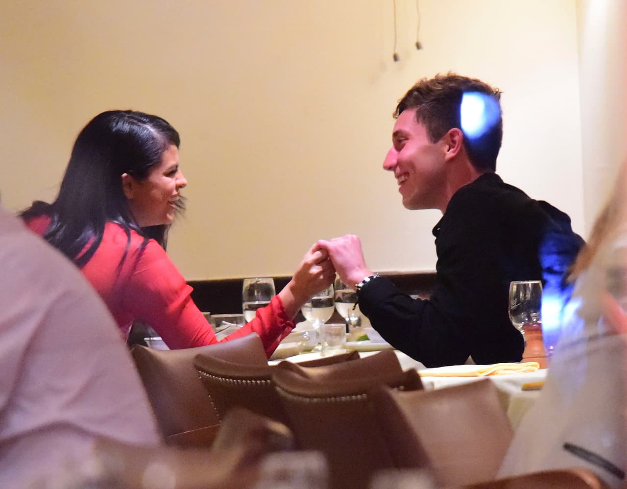 Hace unos meses se les captó a los dos muy cariñosos en un restaurante.