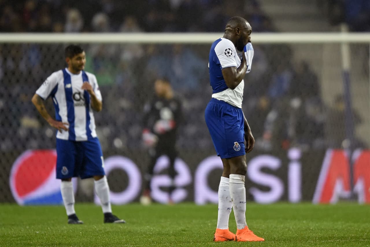 Porto, donde militan los mexicanos Héctor Herrera, Jesús Corona y Diego Reyes, tiene un pie afuera de la Champions League, a la espera de un milagro.