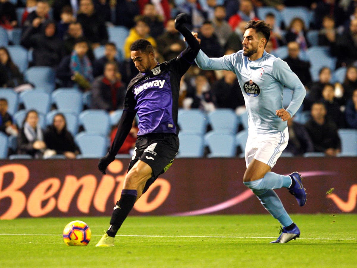 David Costas (derecha) también fue fundamental en la zona defensiva del Celta junto al mexicano Néstor Araújo.
