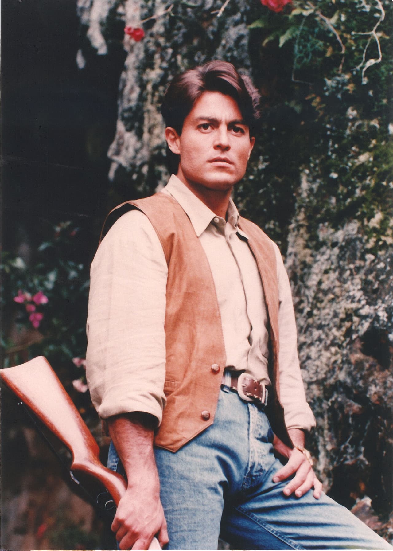 Su compañero protagónico fue Fernando Colunga, quien en ese entonces tenía 29 años y comenzaba figurar como galán de telenovelas.
