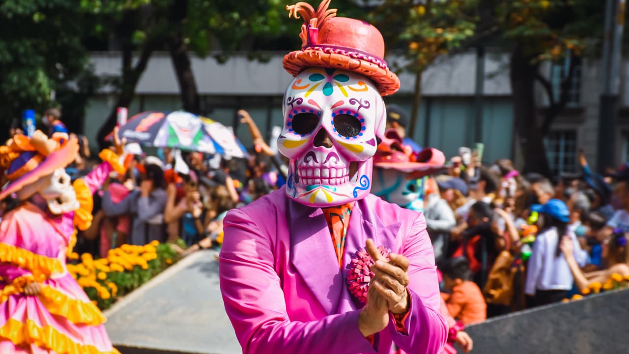 Catrinas, música y carrozas: Dallas se prepara para el desfile del Día de Muertos.
