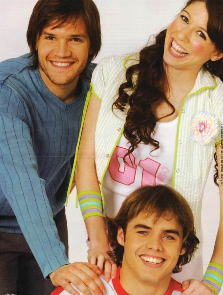 Fue tanto el éxito que hubo una gira teatral por varios países de latinoamérica con el elenco original.