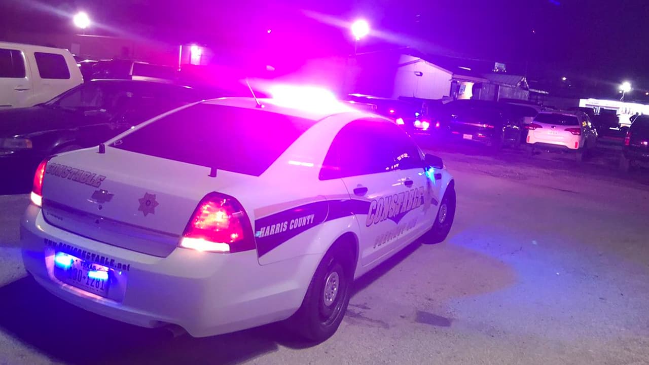 Este tipo de negocio es un punto para el desarrollo de actividades criminales, donde las personas son víctimas de delitos afuera, adentro y alrededor del lugar, según el alguacil Rosen.
<br>