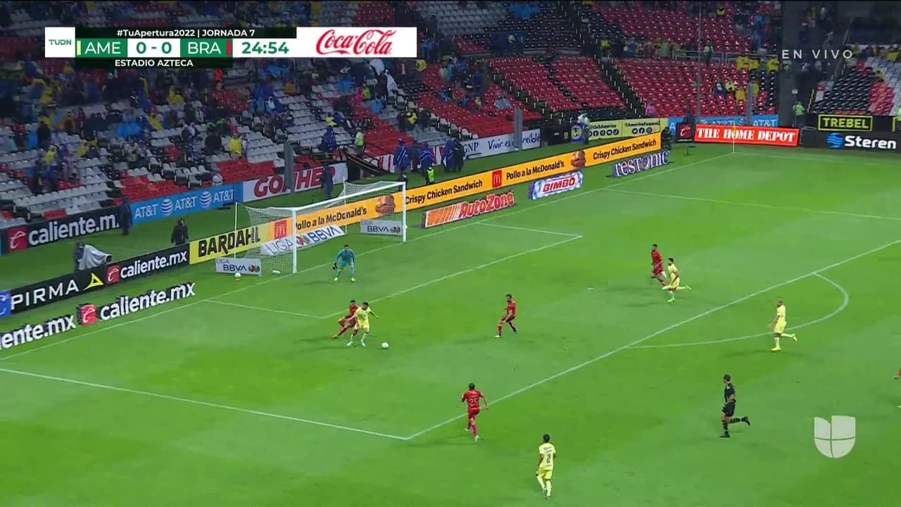 ¡TIRO ATAJADO! disparo por Jonathan Rodríguez.