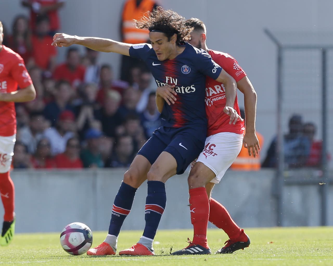 Y de Edinson Cavani, quien seguía sin abrir su cuenta goleadora en el partido.