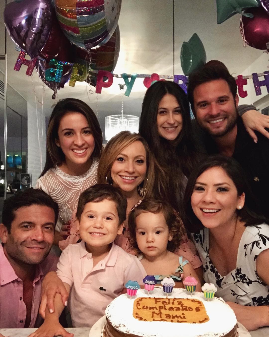 En cumpleaños y otras ocasiones familiares Maity no falta. Aquí las vemos disfrutando en familia un año más de vida de Satcha.
<br>