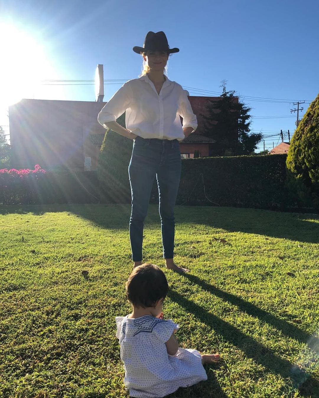 Este artefacto se encontraba en la habitación de su hija Leonora de 1 año y 10 meses de edad y el pasado jueves 12 de diciembre por la noche comenzó a quemarse. La pequeña resultó afectada por el humo que el calentador generó y tuvo que ser trasladada al hospital.