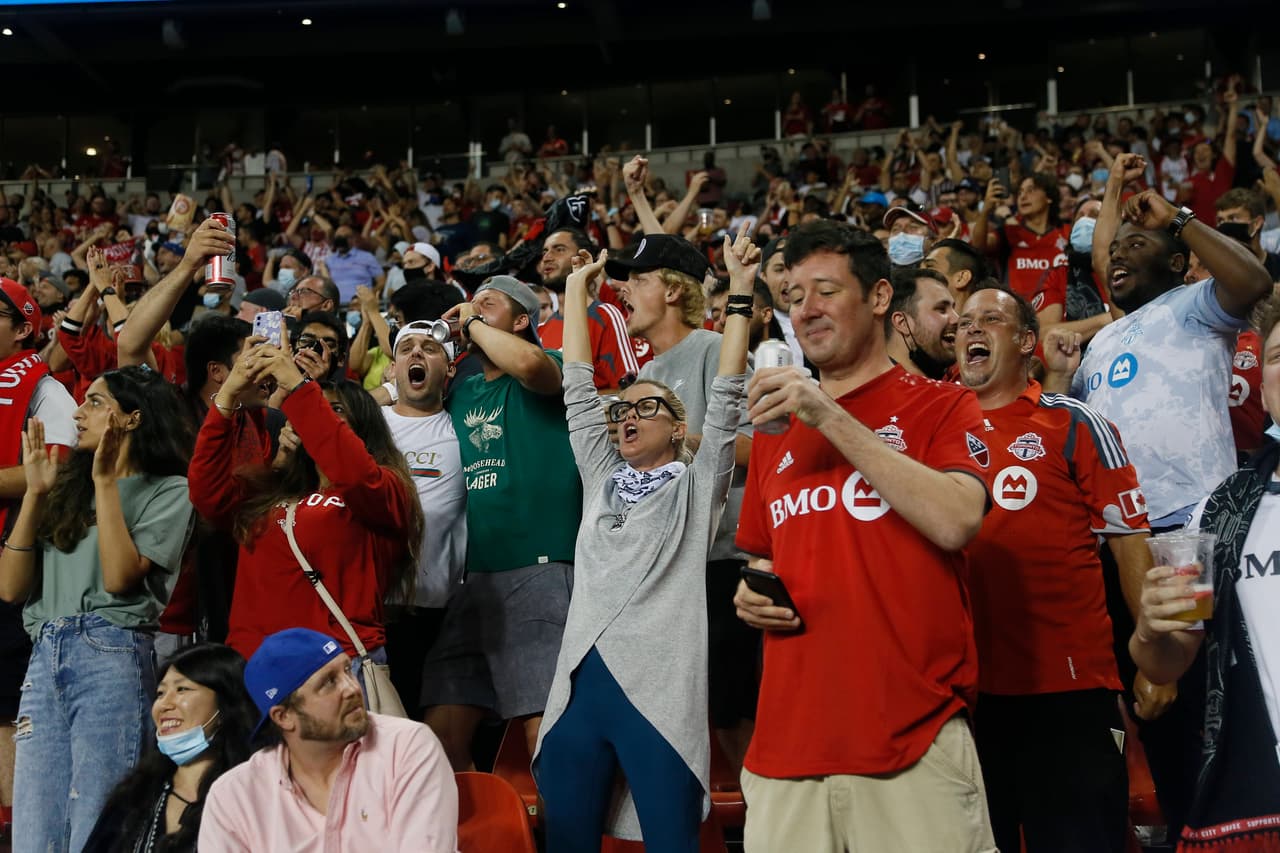 Pero la afición de Toronto FC terminó celebrando el empate 2-2 como si fuera una victoria.
<br>