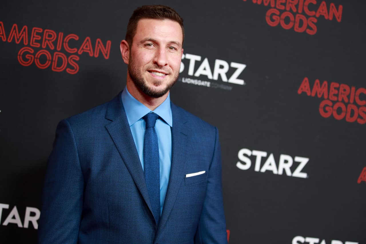 Habrá que ver la respuesta del actor Pablo Schreiber al futbolista Sergio Ramos, con quien podrían compararse físicamente e incluso le quedaría fácil interpretarlo en un papel televisivo. Y es que para algunos son casi gemelos.