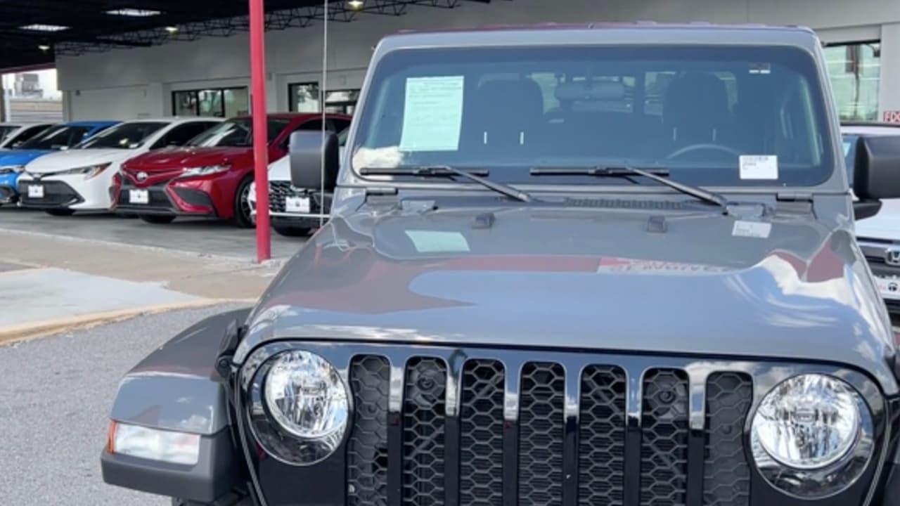 Si vas a comprar un carro usado pide su historial para que sepas si ha tenido accidentes o se ha inundado alguna vez.