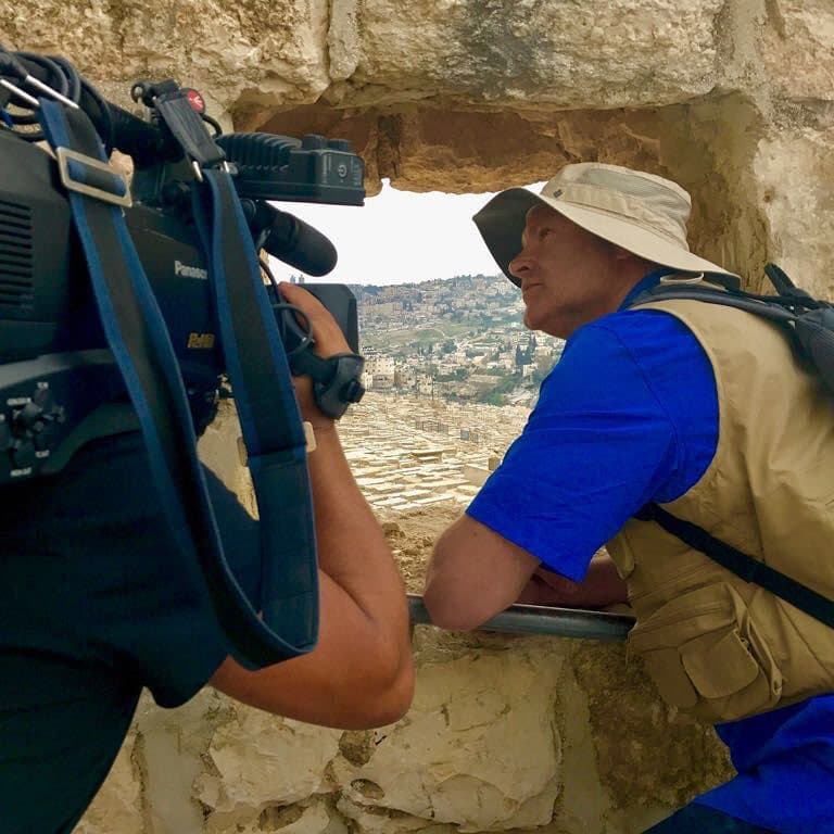 Alan viajó hace unos años a Israel, este lugar en el planeta lo puso en contacto con sus raíces y lo invitó a reflexionar.