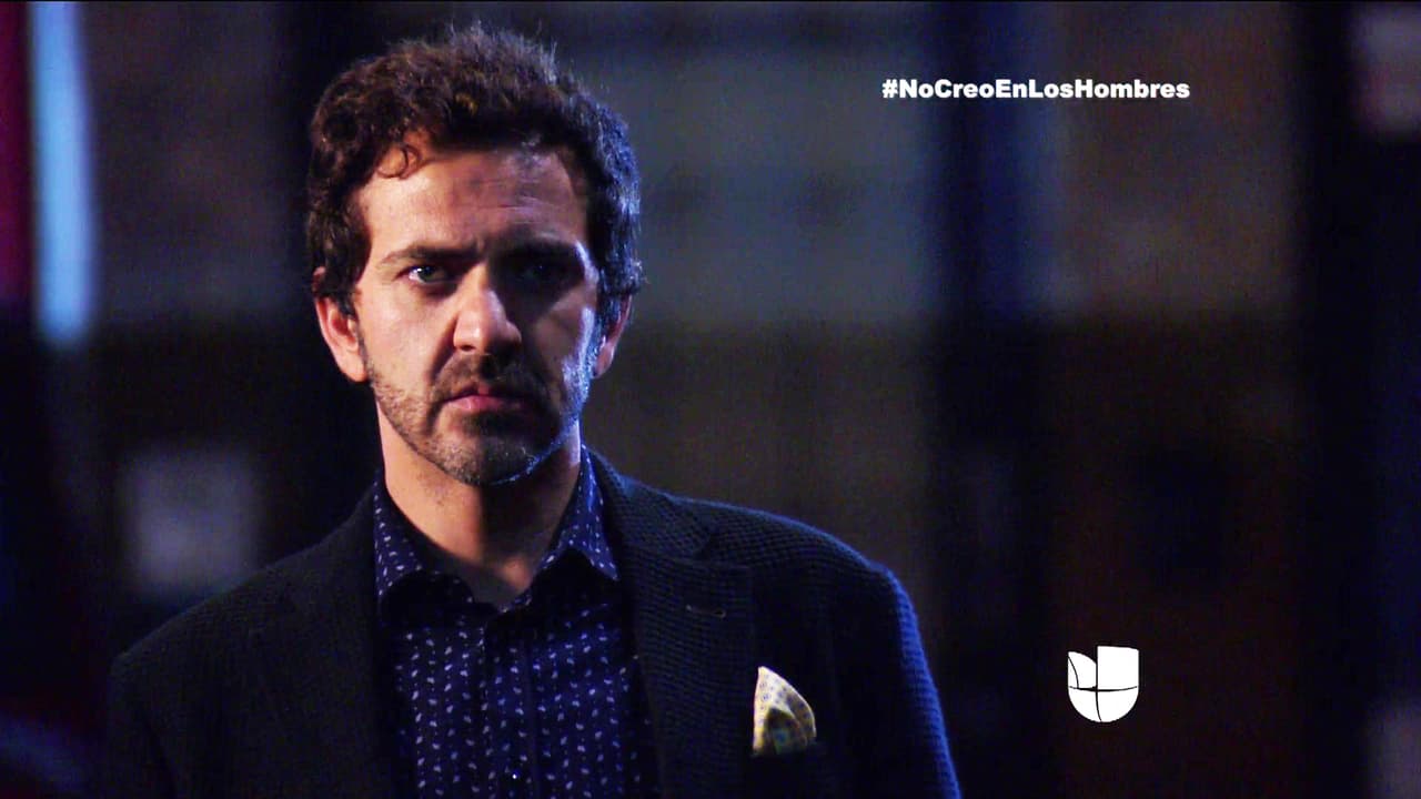 Y él es un necio, no quiere darse por vencido.