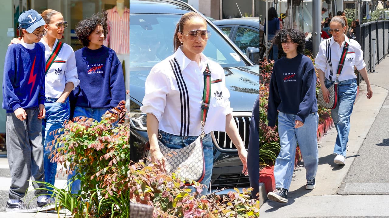 Los hijos de JLo lucieron looks en tonalidades azules. Ella lució una blusa Gucci X Adidas.