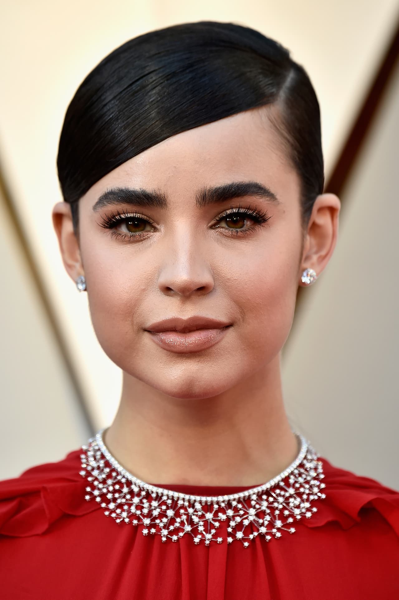 La cantante y actriz Sofia Carson fue una de las primeras en llegar a la alfombra roja.