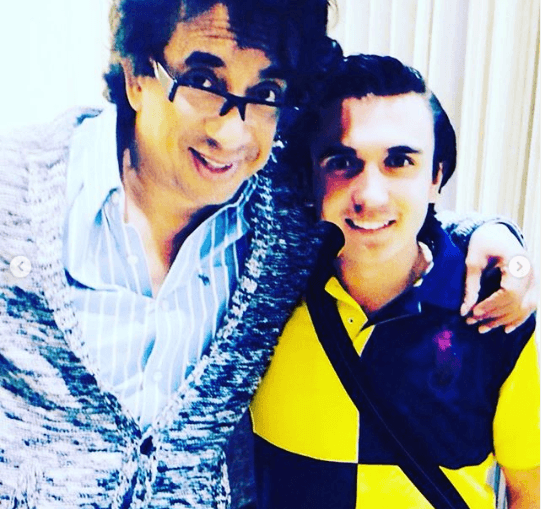 "
<b>Mi querido Gus...</b> siempre te voy a recordar con todo el cariño y agradecimiento del mundo! Fuiste tú de las primeras personas que creyeron en mí y
<b>gracias a ti me dieron una de las oportunidades más increíbles, el poder dar vida Ludoviquito P.luche...</b>".