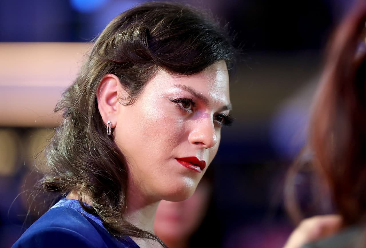 Daniela Vega: la protagonista de 'Una mujer fantástica', la chilena,
<a href="https://www.univision.com/noticias/trending/daniela-vega-la-actriz-chilena-que-sera-la-primera-mujer-transgenero-en-participar-de-la-ceremonia-de-los-oscar">será la primera mujer transexual en presentar en una gala de los Oscar</a>. La película que protagoniza, dirigida por Sebastián Lelio, está nominada a mejor película de habla no inglesa.