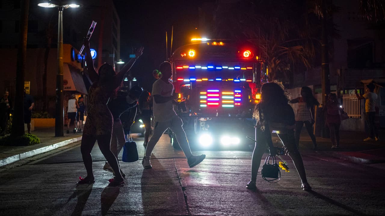 Acusan a turistas de vandalismo y no acatar medidas contra el covid-19 en Puerto Rico