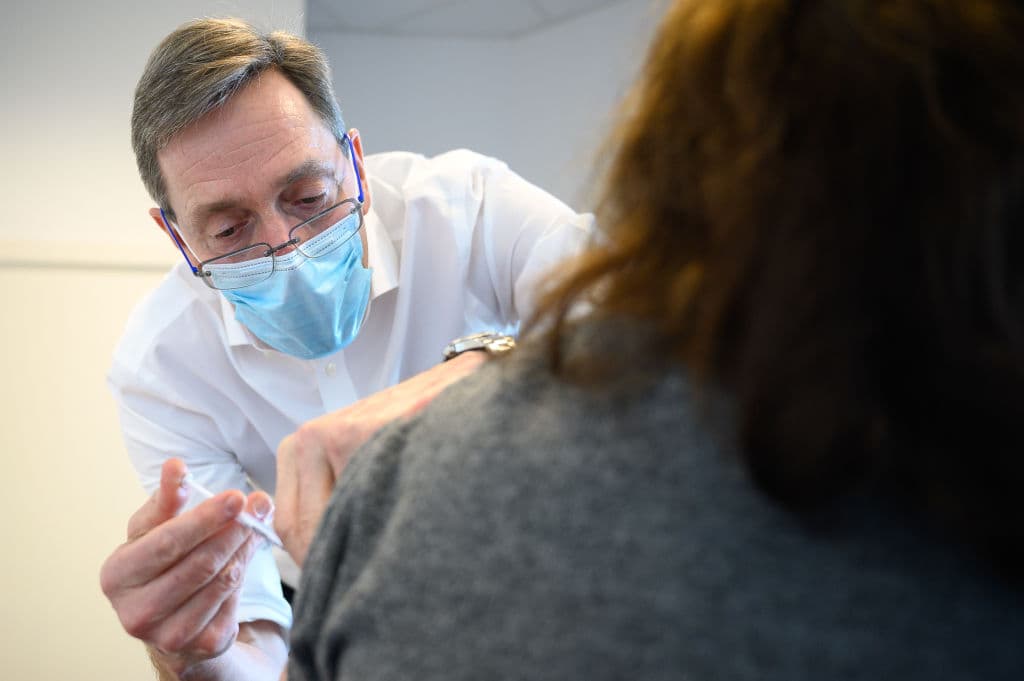 Una nueva cepa "más contagiosa" de coronavirus deja aislado a Reino Unido del resto de Europa