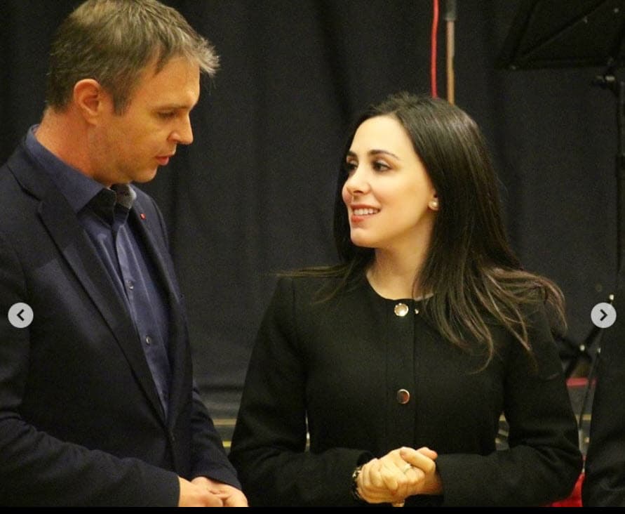 Por ahora, ella espera que la boda la puedan realizar a finales del presente año, siempre y cuando las condiciones sanitarias lo permitan. 
<br>