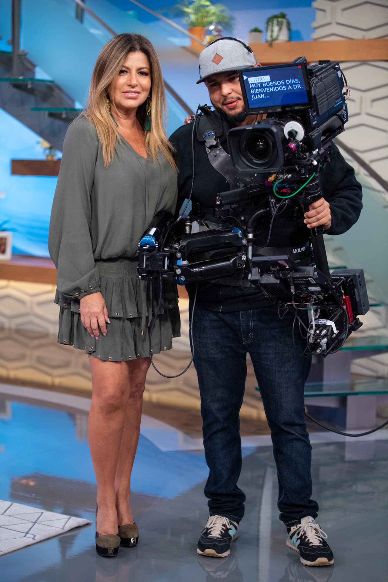 Paola Gutiérrez listísima para presentarnos grandes reportajes y exclusivas.