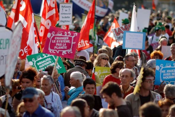 La organización ATTAC respaldó la decisión del primer ministro griego, Giorgos Papandreu, de convocar a un referéndum sobre el rescate europeo, que calificó de "valiente".