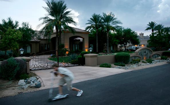 La ciudad cuenta con una población de 251,840 y hay un ingreso promedio de $80,306. De las 50 ciudades, la ciudad de Scottsdale es la número 42 en la lista.
<br>