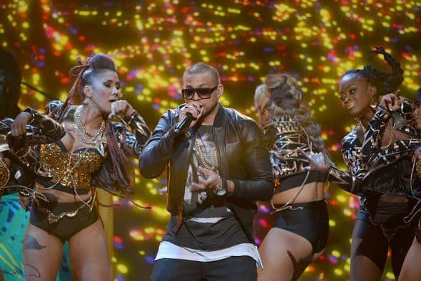 Su canción “Passion Whine” prendió el American Airlines.