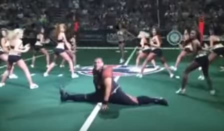 ¡Coreógrafo le robó el show a porristas!