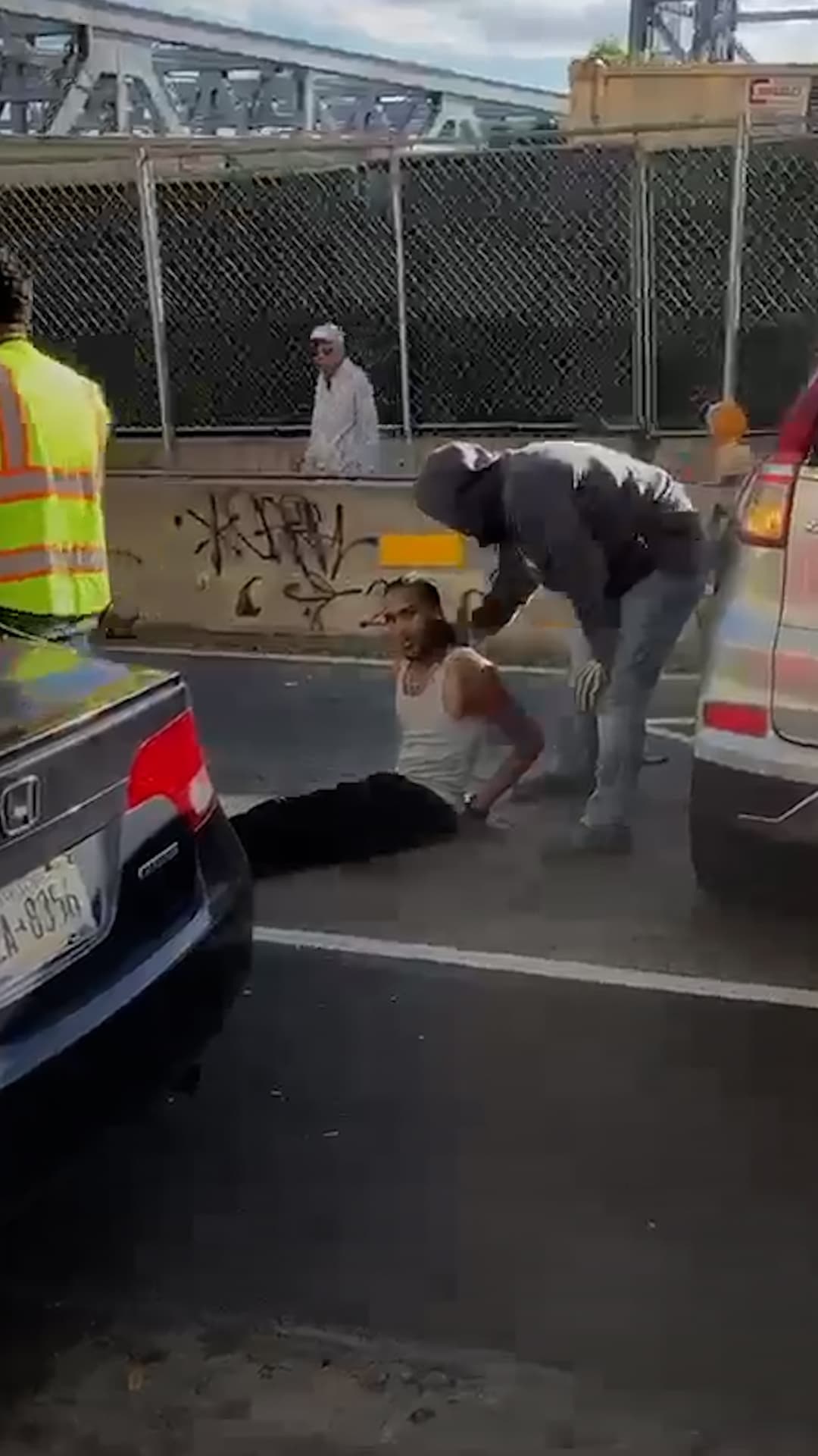 Video muestra al hombre herido tras el tiroteo de ICE en NY