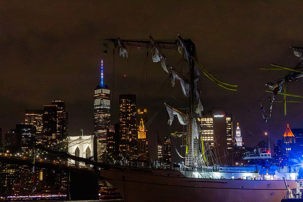 Choque del buque mexicano Cuauhtémoc contra el puente de Brooklyn: murieron una cadete y un marino, informa Sheinbaum