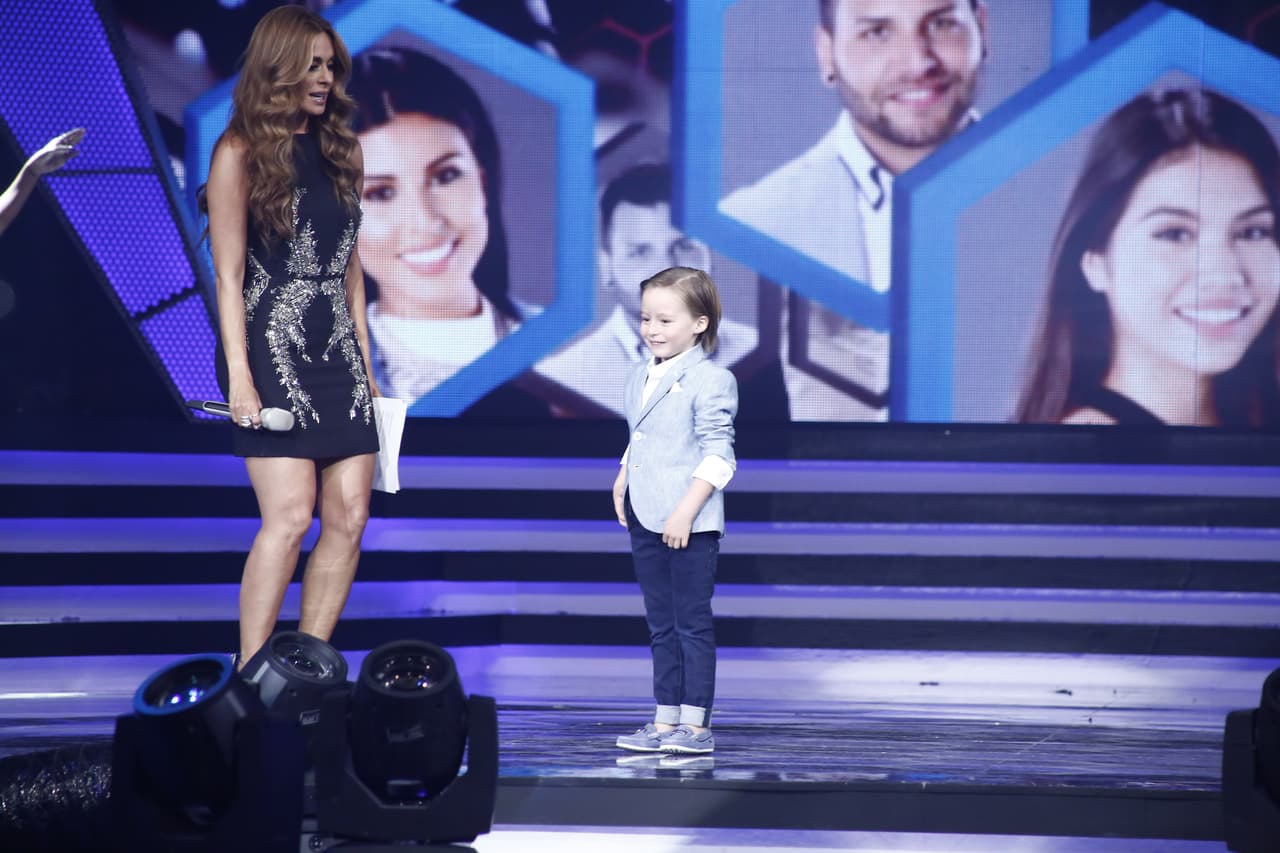 Es hora de que saquemos el babero. El corazón se nos arrugó cuando el pequeño Mateo se montó en el escenario de Va Por Ti.