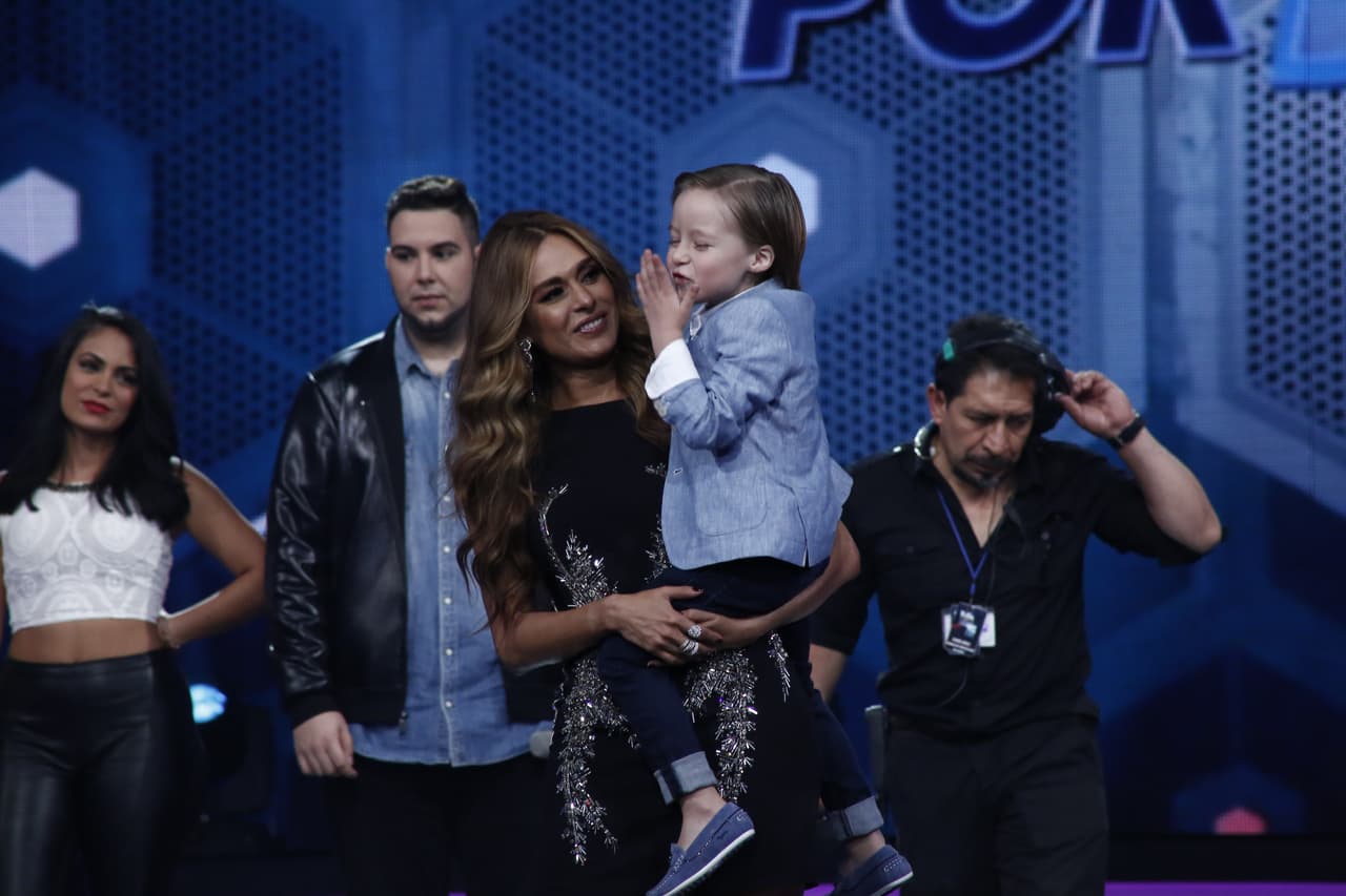 Es hora de que saquemos el babero. El corazón se nos arrugó cuando el pequeño Mateo se montó en el escenario de Va Por Ti.