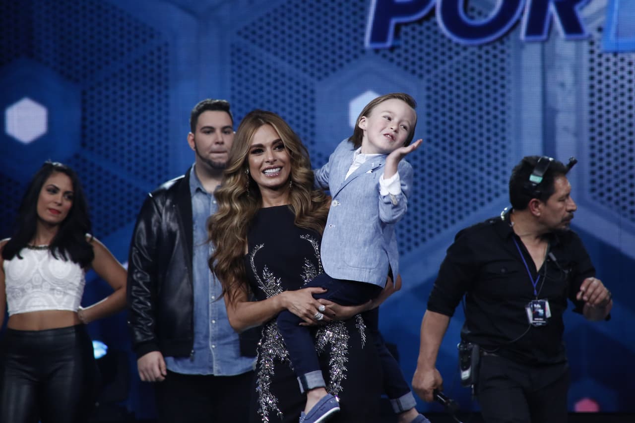 Es hora de que saquemos el babero. El corazón se nos arrugó cuando el pequeño Mateo se montó en el escenario de Va Por Ti.