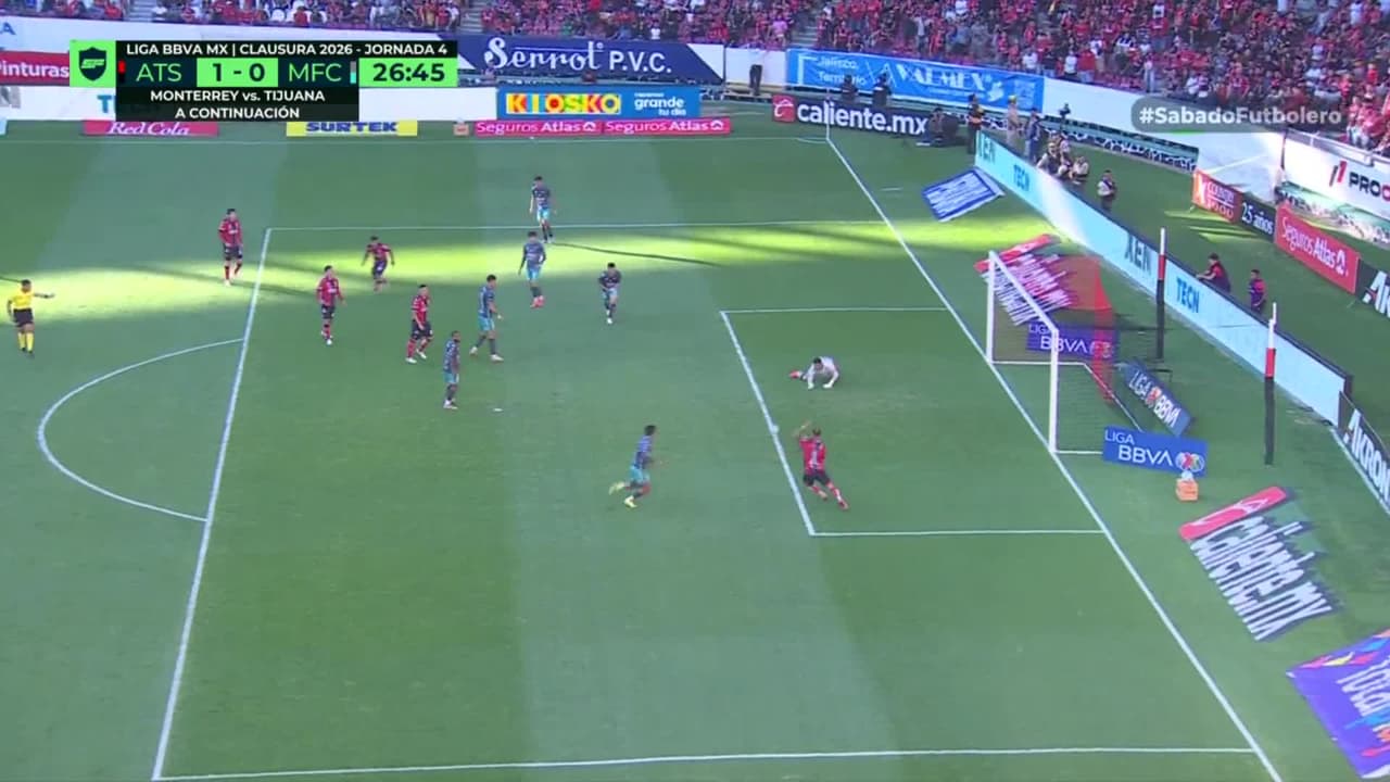 ¡TIRO ATAJADO! disparo por Sergio Hernández.