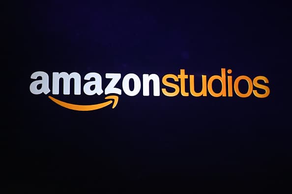 <b>Amazon Studios</b>
<br>La compañía confirmó que cancelaba su 
<a href="https://variety.com/2020/tv/news/amazon-studios-cancels-sxsw-coronavirus-1203523420/" target="_blank">participación a Variety.</a> La empresa tenía planificado dos paneles para sus próximos proyectos "Tales From the Loop" y "Upload”.