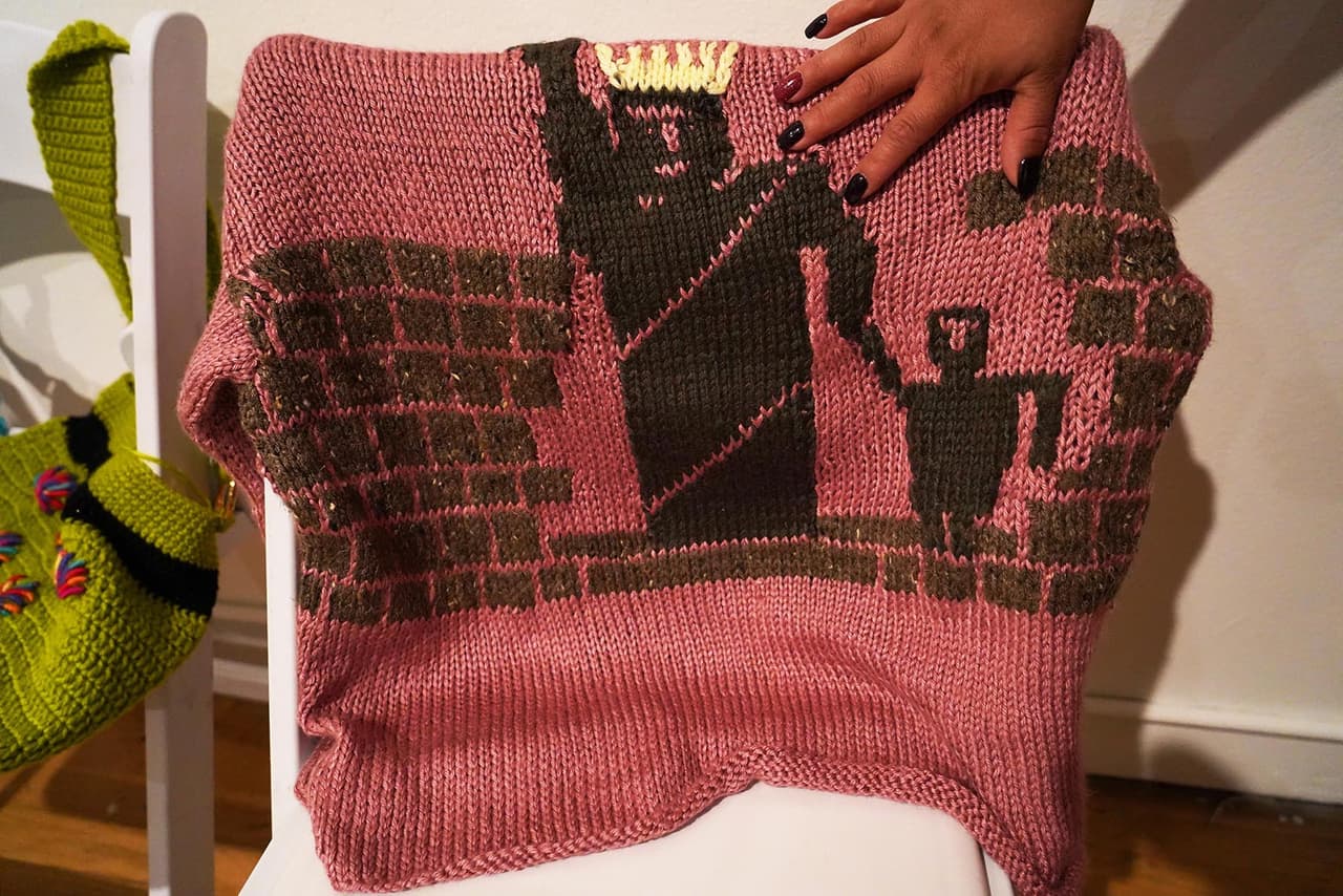 La artista mexicana Pia Camil presenta su más reciente obra.