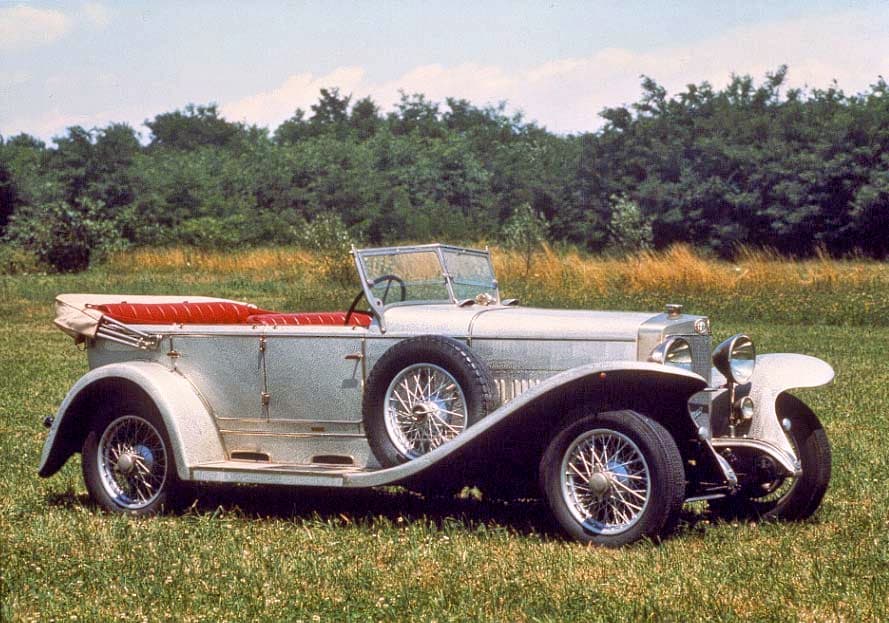 Por el lado comercial, Alfa Romeo ofreció en 1925 la versión Super Sport de su exitoso RL. El que vemos en la imagen es 1 de los 9 RLSS sobrevivientes.