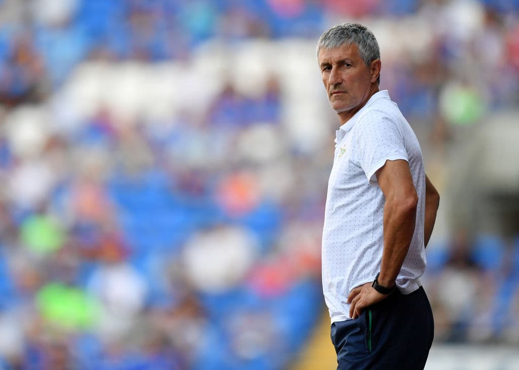 Setién dirigió a los ex azulgranas Bartra, Kaptoum, Tello, Sanabria, Araujo, Halilovic y Kevin-Prince Boateng, aparte del actual jugador del Barça Junior Firpo.