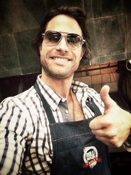 Siempre lo habíamos visto bien rasuradito o con una barba de tres días.