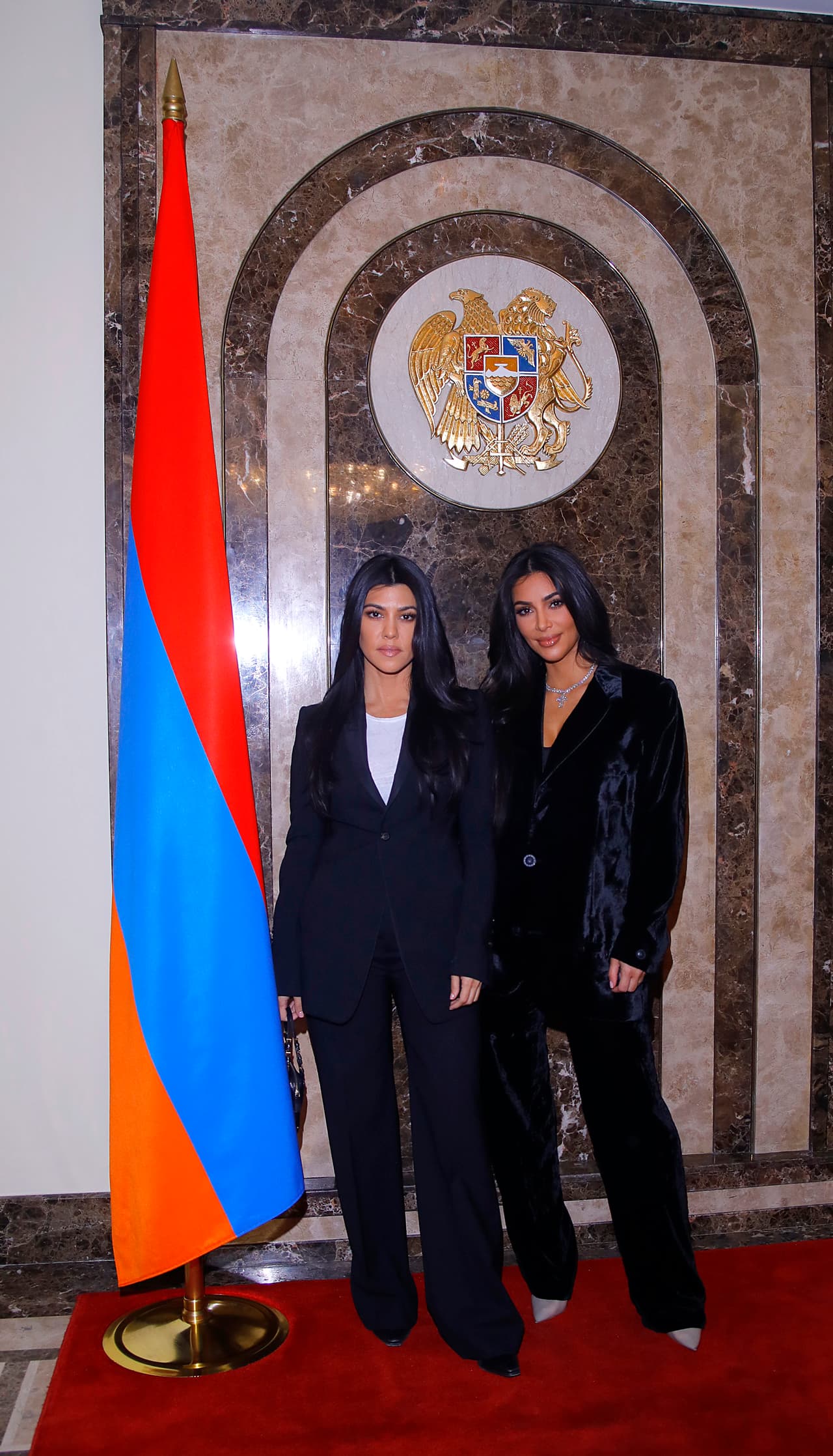 En su visita a Armenia, las dos hermanas mayores del clan Kardashian también se reunieron con el presidente de esta nación, Armen Sarkissian, y su esposa, Nouneh Sarkissian.