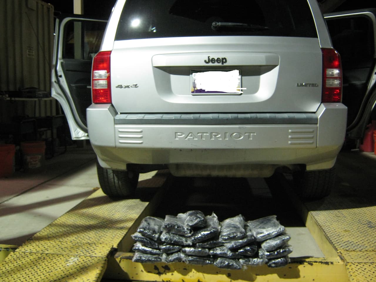 Las revisiones que se llevaron a cabo desde el 24 hasta el 26 de marzo, resultaron en la detención de 17 sospechosos y la incautación de 808 libras de drogas, valoradas en 2.8 millones de dólares.