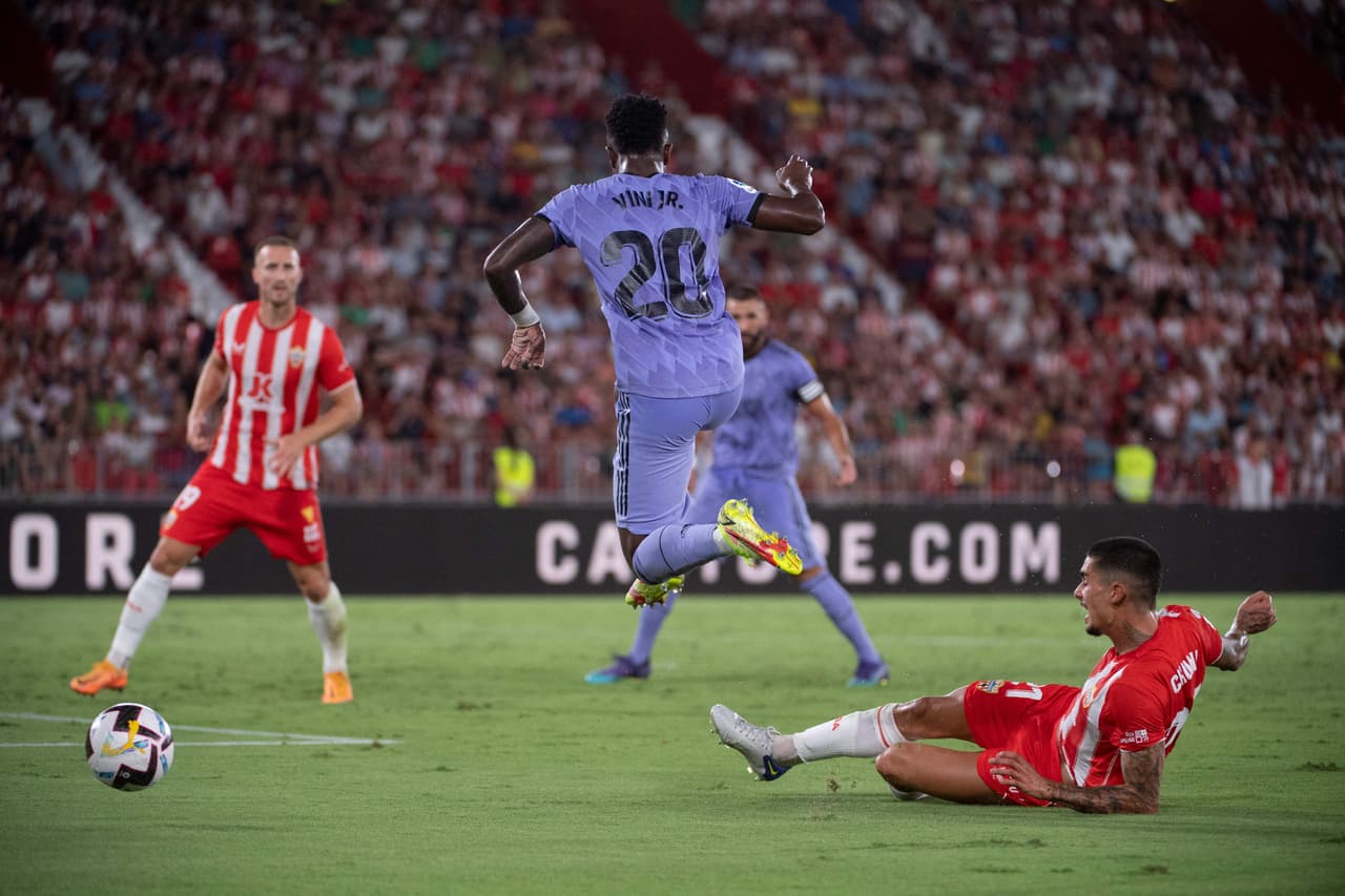 Real Madrid sufrió pero terminó derrotando al Almería con un golazo de David Alaba que entró de cambio para salvar a su equipo.