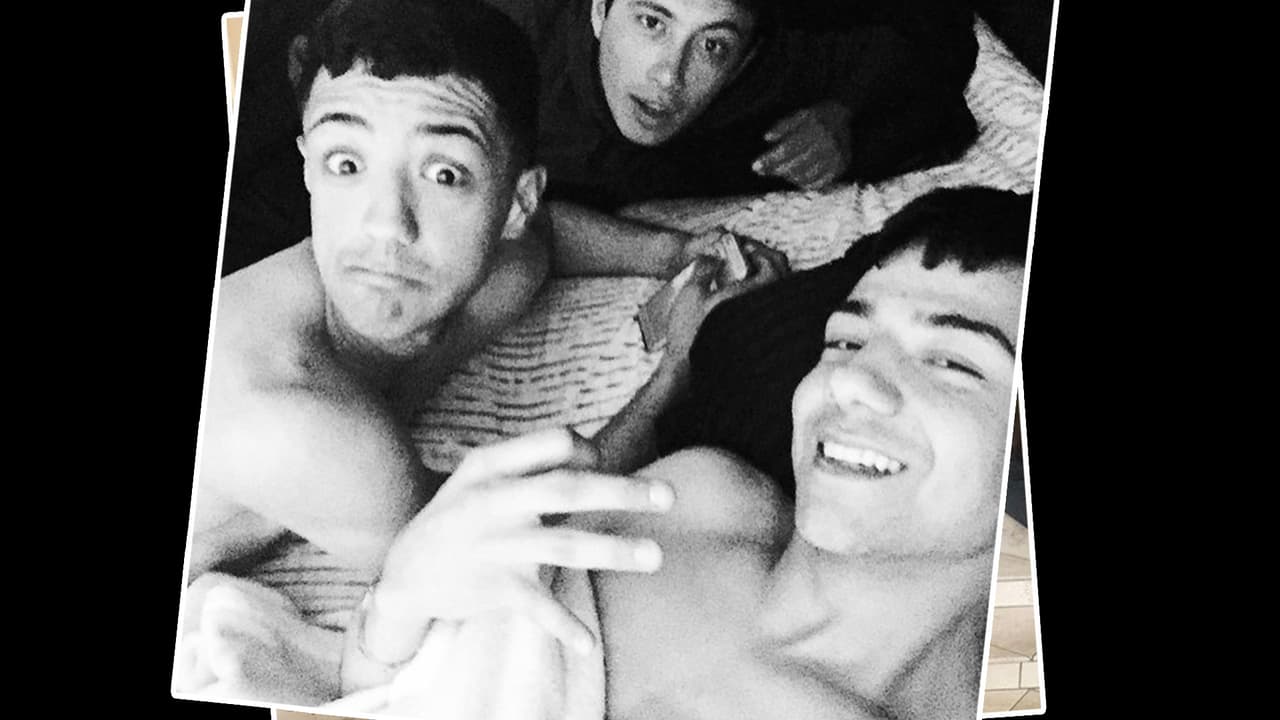 El capitán de Va Por Ti vive orgulloso de sus hermanos, Bebe y Mireya Coronel, quienes también cuentan con miles de seguidores en las redes sociales. Bebe canta, baila y modelo y Mireya tiene una boutique de moda . No hay duda de que los hermanos Coronel están de moda.