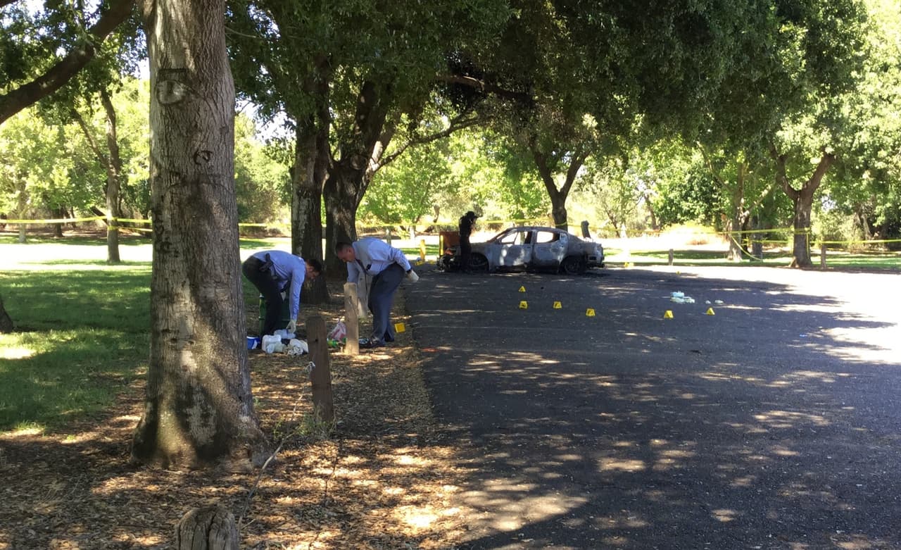 Descubren un cuerpo en un auto calcinado en Rancho Cordova
