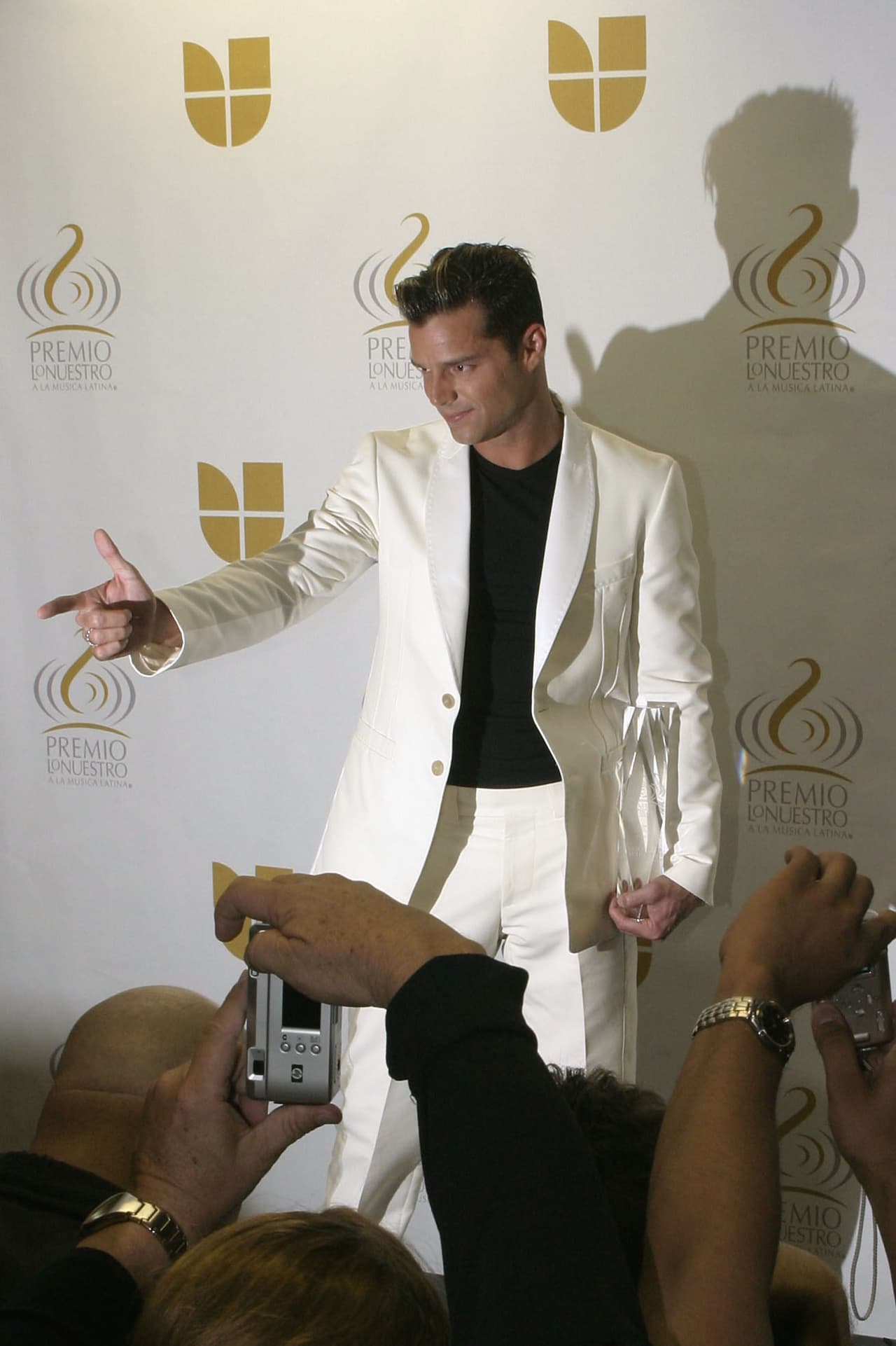 El representante de la música latina de ese año, ganador de el Premio a la Excelencia, fue Ricky Martin. En otras ediciones este premio fue otorgado a artistas como Celia Cruz, Juan Gabriel y Gloria Estefan.