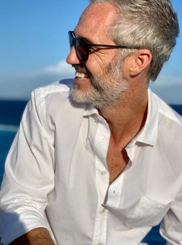 A casi un año de la trombosis que sufrió cada vez luce con más ánimo, incluso ha hablado de lo contento que se siente.