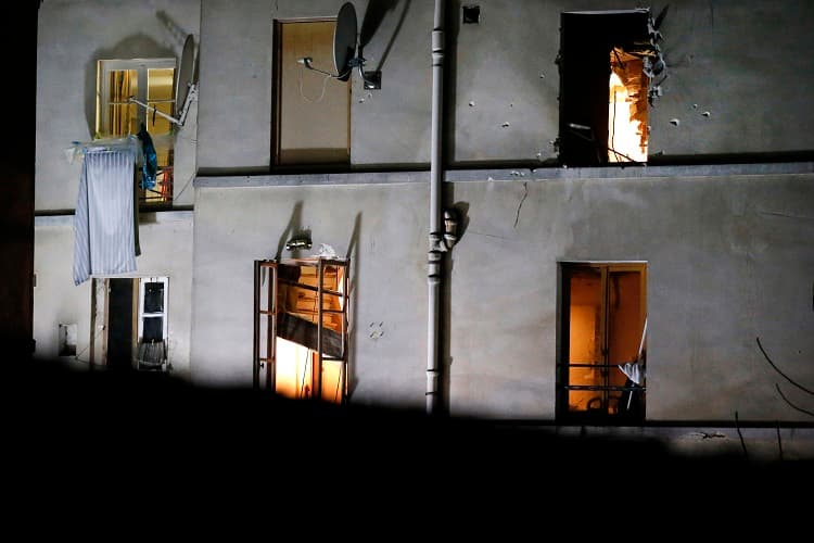 Aspecto del edificio donde se realizó la redada en Saint Denis.