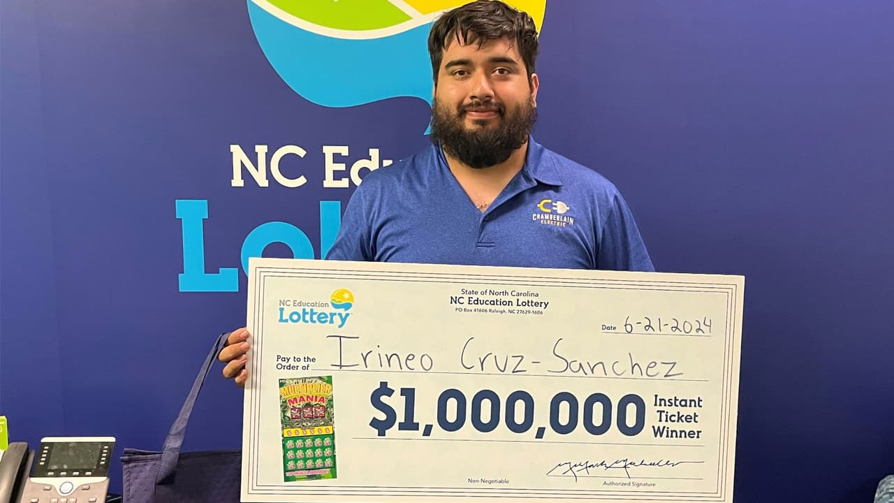 Hispano prueba su suerte con un raspadito de $10 y gana un premio de un millón de dólares